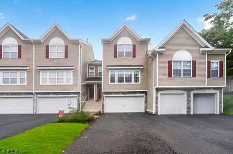 252 Ridge Dr, Pompton Lakes, NJ 07442
