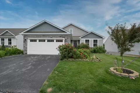 31 Lam Dr, Hamburg, NJ 07419