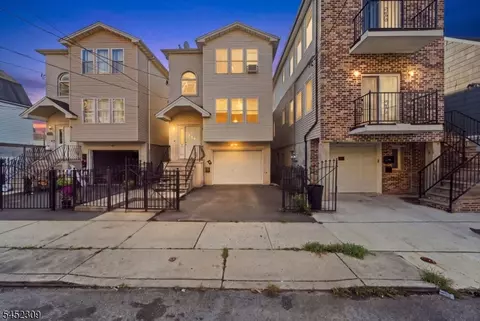 629 S 18th St, Newark, NJ 07103
