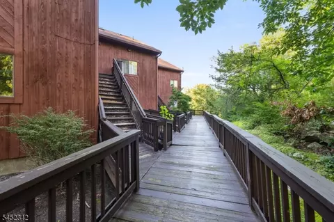 2 Port Royal Dr #3, Vernon, NJ 07462