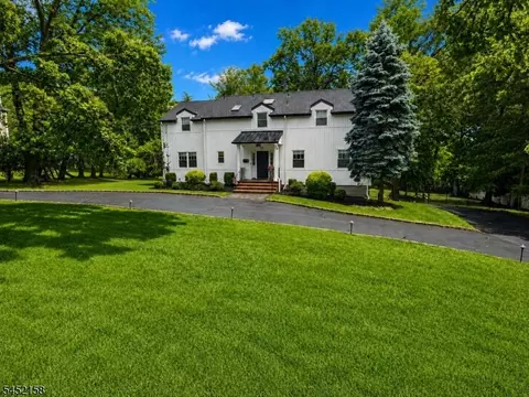 69 N Hillside Ave, Livingston, NJ 07039