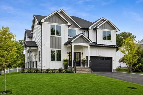 77 Elmwood Dr, Livingston, NJ 07039