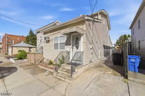 270 Westervelt Pl, Lodi, NJ 07644