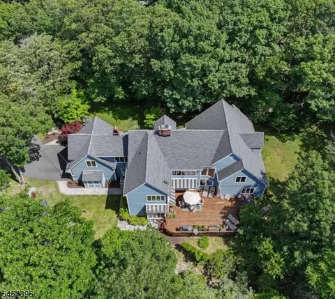 738 Ridge Rd, Kinnelon, NJ 07405