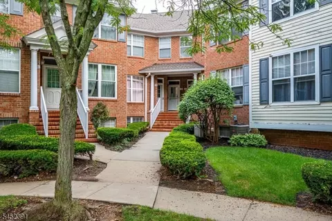 13 Franklin School Way, Metuchen, NJ 08840