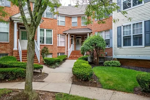 13 Franklin School Way, Metuchen, NJ 08840