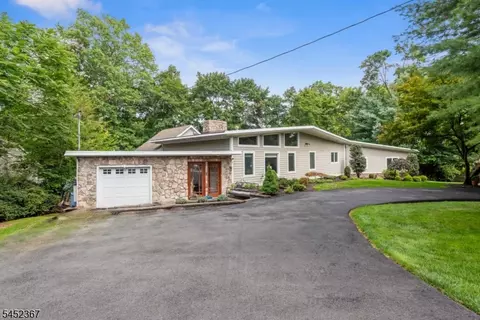 7 Hillcrest Rd, Towaco, NJ 07082