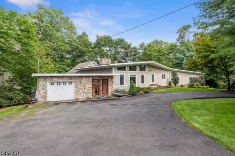 7 Hillcrest Rd, Towaco, NJ 07082