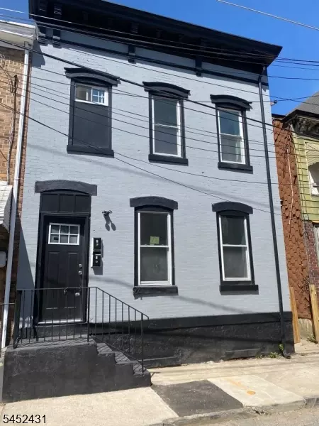 24 Sanford St, Trenton, NJ 08618