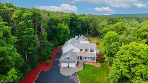 200 Longhouse Dr, Hewitt, NJ 07421