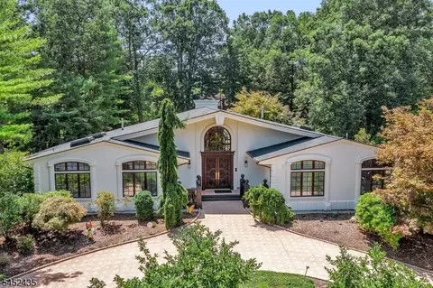 8 Driftwood Dr, Livingston, NJ 07039