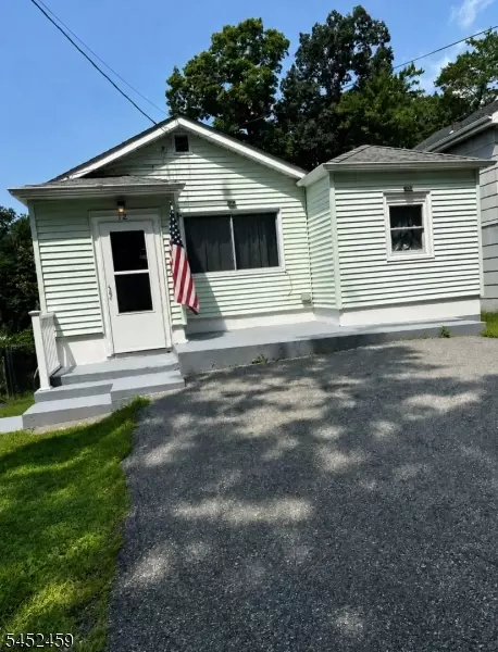 12 Colby Trl, Hopatcong, NJ 07843