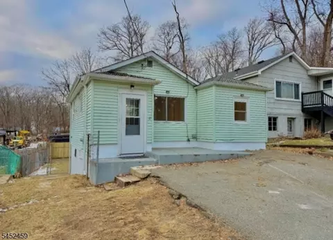 12 Colby Trl, Hopatcong, NJ 07843