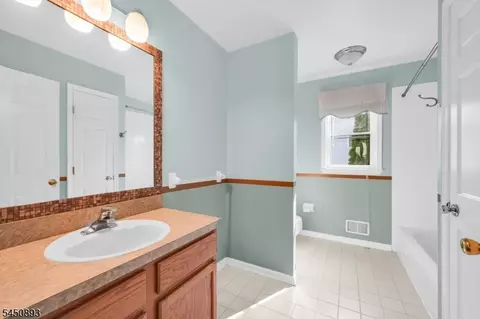 Bath - 5 Pegasus Pl, Hackettstown, NJ 07840 photo 3 of 3