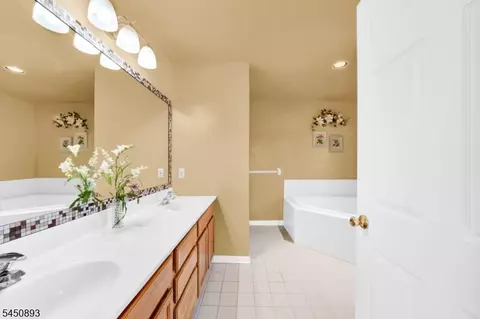 Bath - 5 Pegasus Pl, Hackettstown, NJ 07840 photo 1 of 3