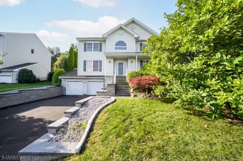 5 Pegasus Pl, Hackettstown, NJ 07840