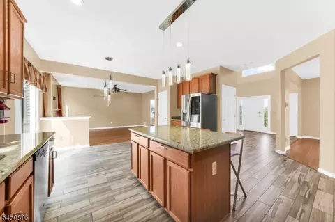 Entry Way - 5 Pegasus Pl, Hackettstown, NJ 07840 photo 2 of 3