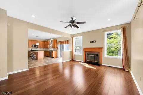 Living - 5 Pegasus Pl, Hackettstown, NJ 07840 photo 2 of 5