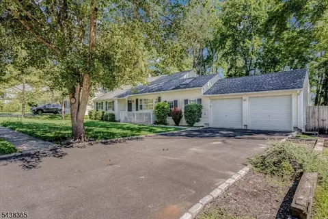 77 Pine St, Newton, NJ 07860