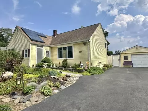 227 Old Stage Rd, Spotswood, NJ 08884