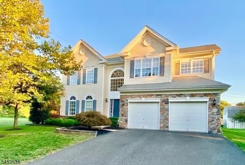 24 Skurka Ct, Sayreville, NJ 08872