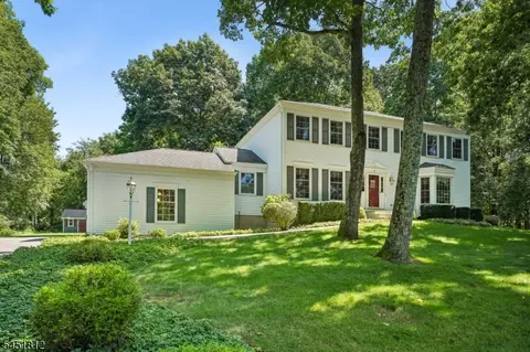 12 Eagle Nest Ln, Long Valley, NJ 07853