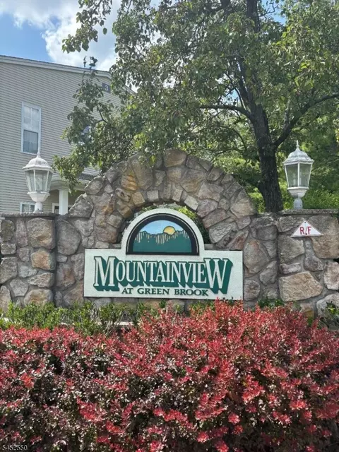 124 Wallace Ct #701, Green Brook, NJ 08812