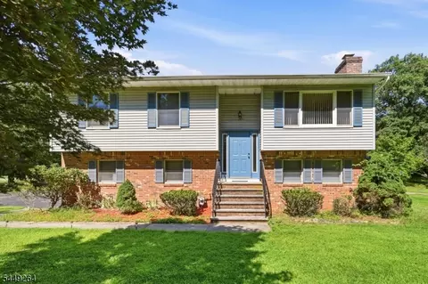 5 Apshawa Cross Rd, West Milford, NJ 07480