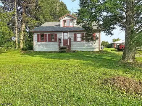28 Wolfs Corner Rd, Green Twp, NJ 07821