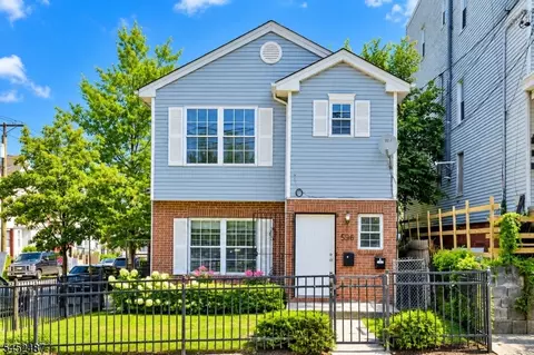 586 15th Ave, Newark, NJ 07103