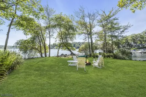 22 Ithanell Rd, Hopatcong Boro, NJ 07843