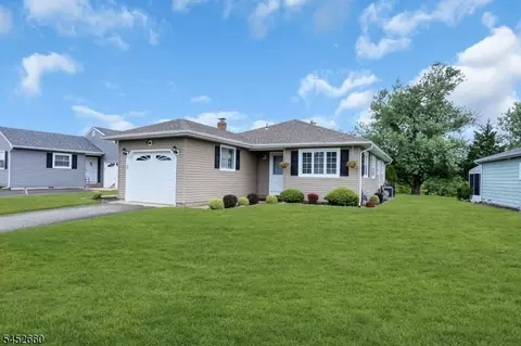 212 Harrington Dr, Toms River, NJ 08757