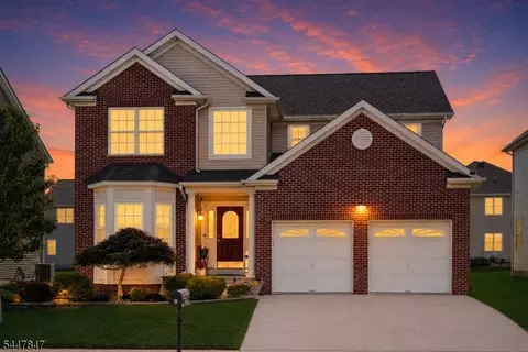 8 Hopkinson Ln, Somerset, NJ 08873
