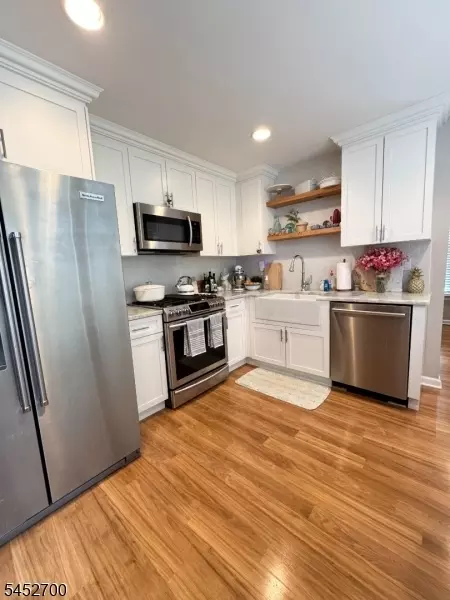 430 Azalea Ter, Branchburg, NJ 08876
