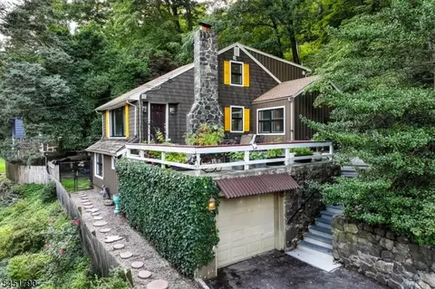 18 Bott Ln, Towaco, NJ 07082