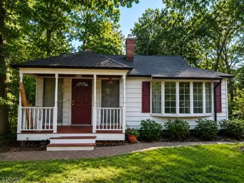 22 Park Rd, Morris Plains, NJ 07950