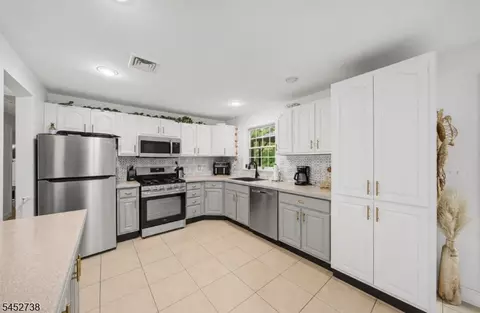 Kitchen - 21 Struble Ln, Rockaway Twp, NJ 07866 photo 1 of 2
