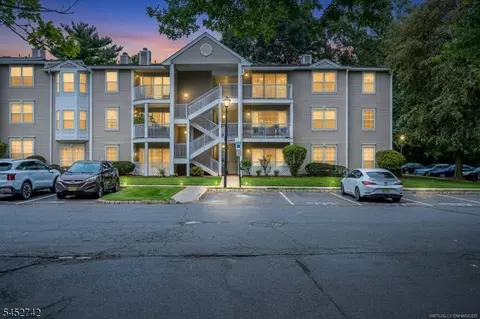 85 Lindsey Ct, Franklin Park, NJ 08823