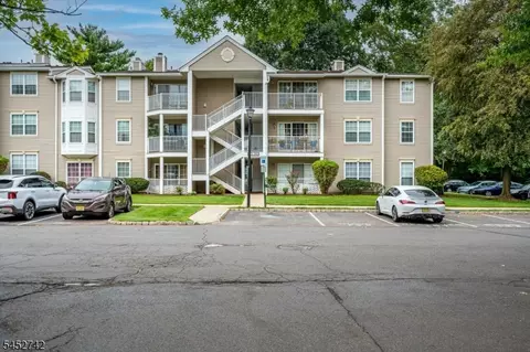 85 Lindsey Ct, Franklin Park, NJ 08823