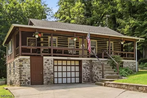 13 Woodside Dr, West Milford, NJ 07480