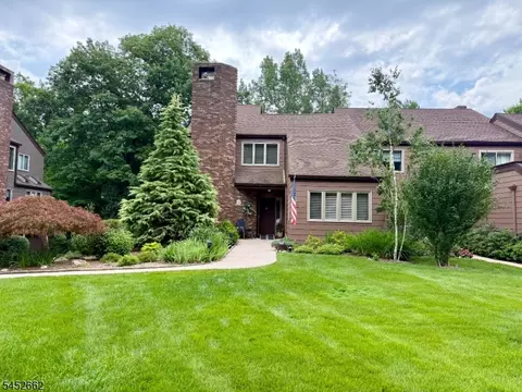 9 Grist Mill Run, Mahwah, NJ 07430
