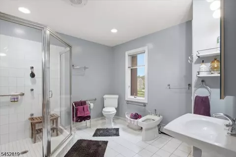 Bath - 203 Harwood Pl, Paramus, NJ 07652 photo 1 of 2