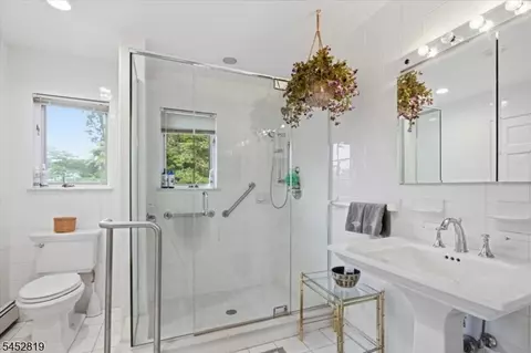 Bath - 203 Harwood Pl, Paramus, NJ 07652 photo 2 of 2