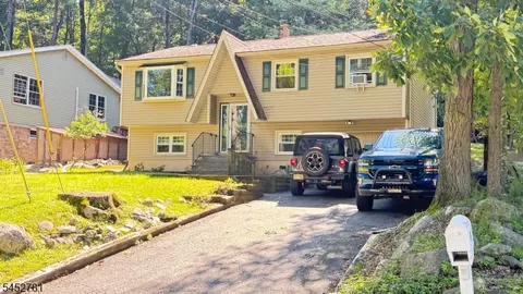 89 Tomahawk Trl, Sparta, NJ 07871