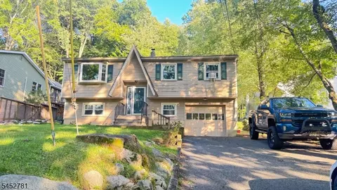 89 Tomahawk Trl, Sparta, NJ 07871
