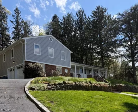 32 Cornell Dr, Livingston, NJ 07039