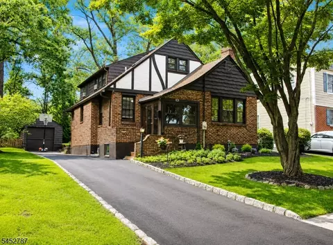 101 Chetwood Ter, Fanwood, NJ 07023