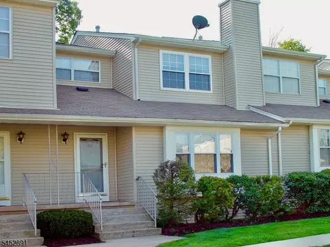 65 Freemont Ct, Somerset, NJ 08873