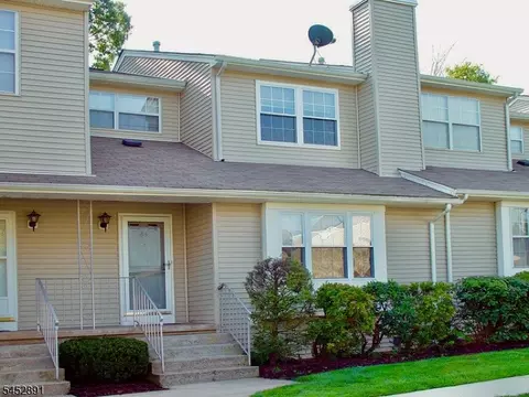 65 Freemont Ct, Somerset, NJ 08873