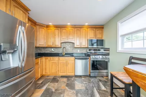 Kitchen - 1247 Valley Rd # A, Wayne, NJ 07470 photo 3 of 4
